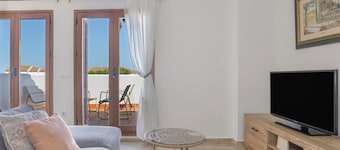 Apartment 'Maracaibo' with Shared Pool, Wi-Fi and Air Conditioning