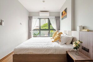 3 makuuhuonetta, tallelokero huoneessa, silitysrauta/-lauta