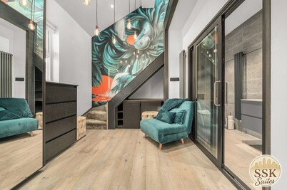 The Didsbury Retreat l Cinema l Sleeps 8