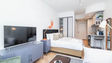 Superior Studio | In-room safe, iron/ironing board, free WiFi