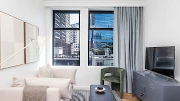 Superior Studio | In-room safe, iron/ironing board, free WiFi