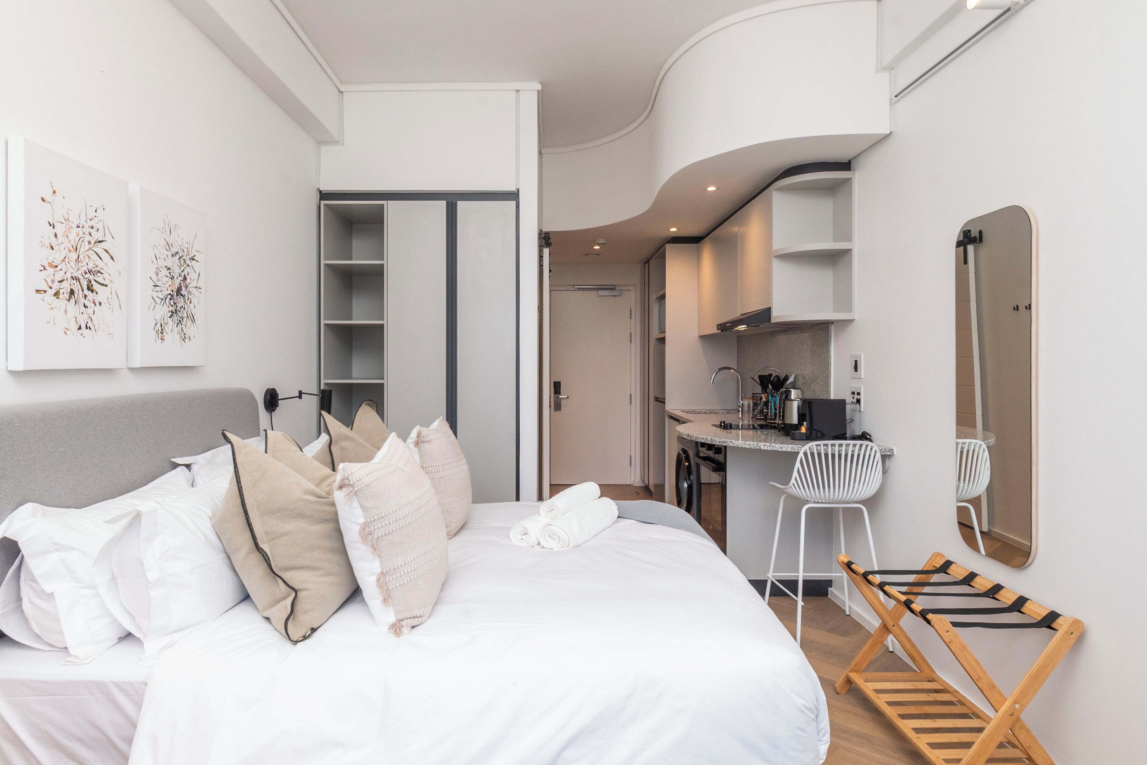 Superior Studio | In-room safe, iron/ironing board, free WiFi