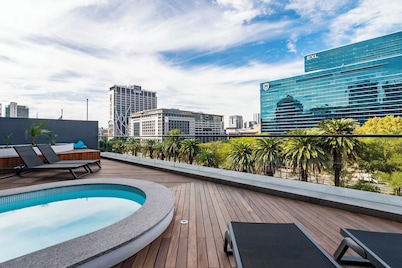 Zeeland Pier Aparthotel by Totalstay