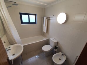 Handtücher, Seife, Toilettenpapier