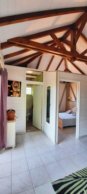 2 bedrooms, iron/ironing board, Internet, bed sheets