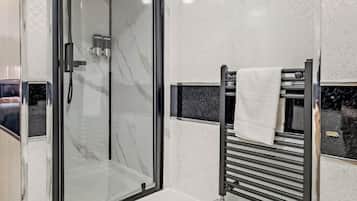 Classic Apartment | Bathroom