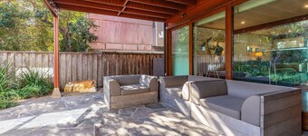 Heron House - beachfront @ Blueys Beach