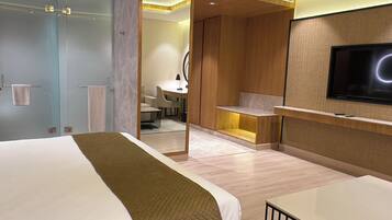 Executive Double or Twin Room | In-room safe, soundproofing, iron/ironing board (on request)