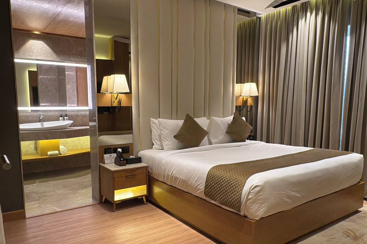 Deluxe Suite | In-room safe, soundproofing, iron/ironing board (on request)