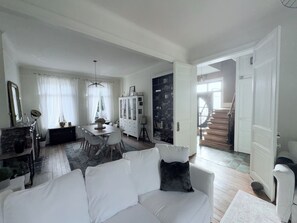 Télévision, cheminée