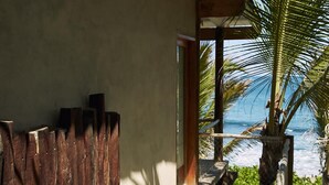 A wooden fence, a palm tree, and a view of the ocean. - w Remarkable 1BR w Pool in M Ncora (Máncora)