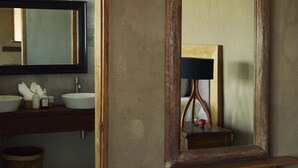 A room with a wooden-framed mirror, a white bed, and a wooden nightstand. - w Trendy 1BR w Pool in M Ncora (Máncora)