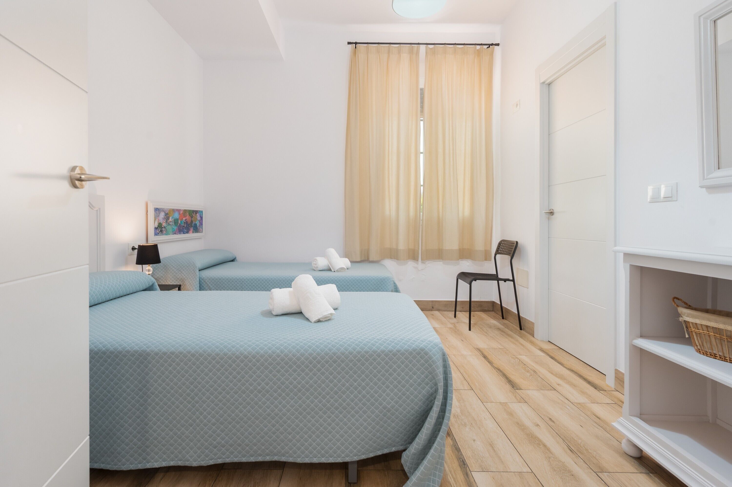 3 bedrooms, iron/ironing board, WiFi, bed sheets