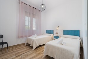 3 bedrooms, iron/ironing board, WiFi, bed sheets - Country House 'La Alquería' with Private Pool, Wi-Fi and Air Conditioning (La Puebla de Cazalla)