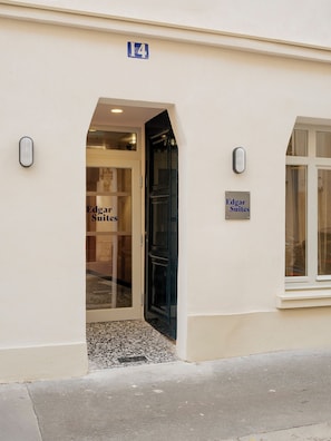 숙박 시설 정면