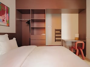 Ropa de cama de alta calidad, camas con efecto memoria y escritorio