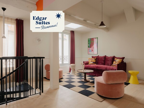 Presidential Apartment, City View | Ruang tamu | 50 inci televisyen skrin rata dengan satelit, Netflix