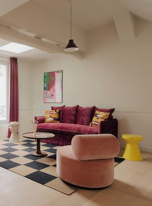 프레지덴셜 아파트, 시내 전망 | 거실 공간 | 위성 채널 시청이 가능한 50인치 평면 TV, 넷플릭스, 스트리밍 서비스