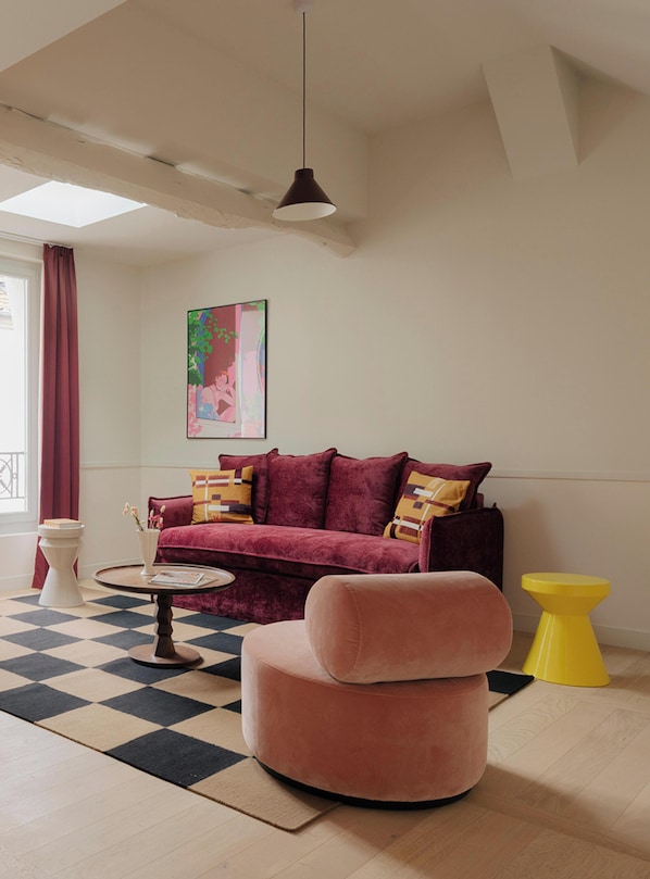 Presidential Apartment, City View | Living area | 50-inch flat-screen TV with satellite channels, Netflix