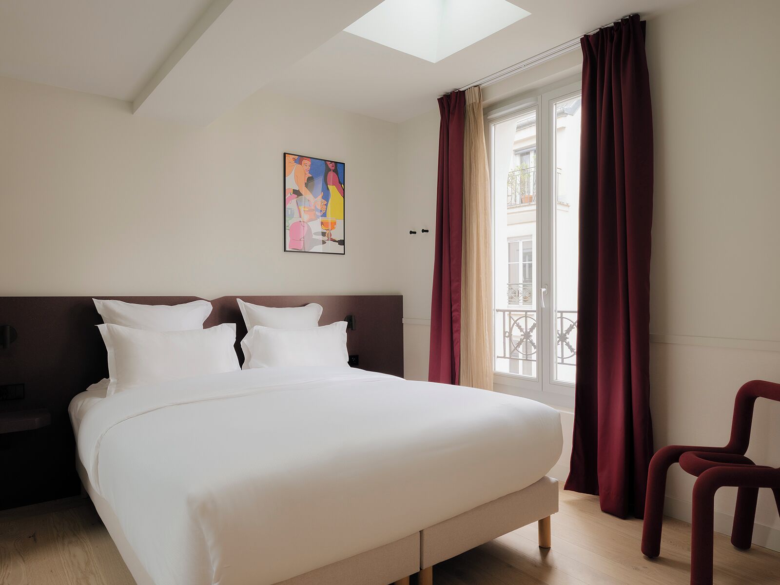 Ropa de cama de alta calidad, camas con efecto memoria y escritorio 