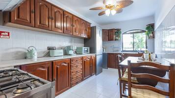 Coffee/tea maker, fridge, microwave, oven