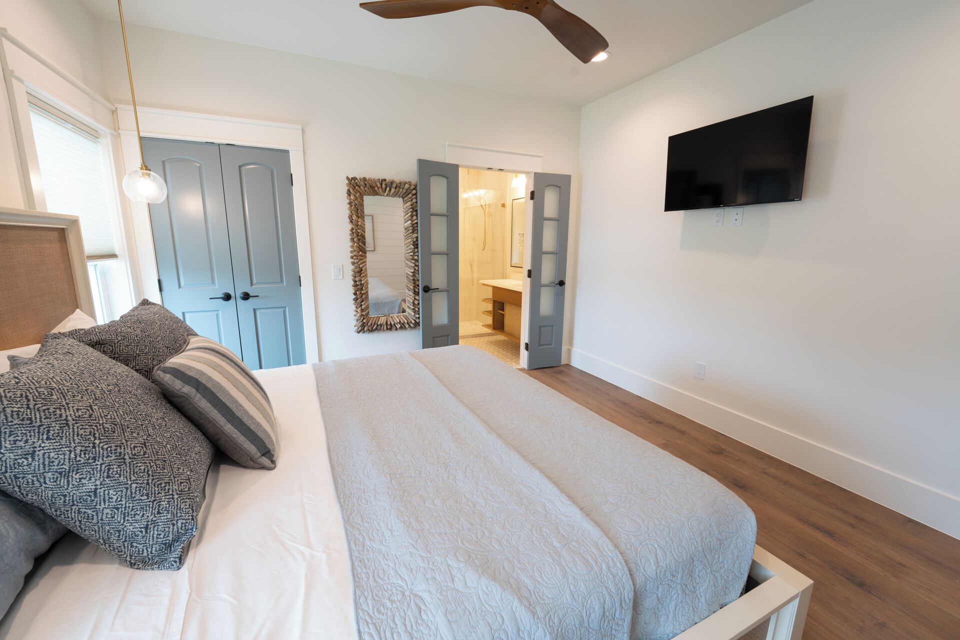 5 dormitoris, planxa i posts de planxar, wifi gratuïta i roba de llit 