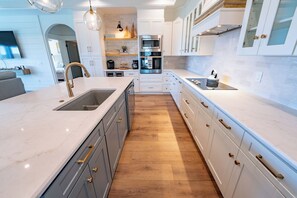 Fridge, microwave, oven, stovetop - New Construction! Dogs OK, Elevator, Direct Beach Access! (Eastpoint)