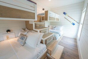 5 bedrooms, iron/ironing board, free WiFi, bed sheets - New Construction! Dogs OK, Elevator, Direct Beach Access! (Eastpoint)