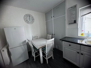 Apartment | Dining - Apartments One Bed Apartment (Ilfracombe)