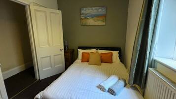 Apartment | 1 bedroom, laptop workspace, iron/ironing board, bed sheets