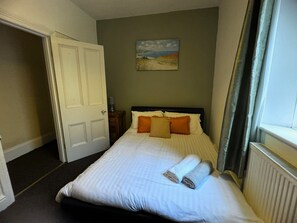 Apartment | 1 bedroom, laptop workspace, iron/ironing board, bed sheets