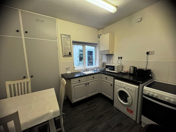 Private kitchen - Apartments One Bed Apartment (Ilfracombe)
