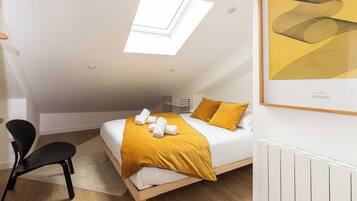 2 bedrooms, iron/ironing board, bed sheets