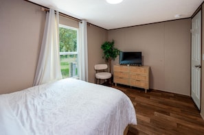2 habitaciones, tabla de planchar con plancha, wifi y ropa de cama
