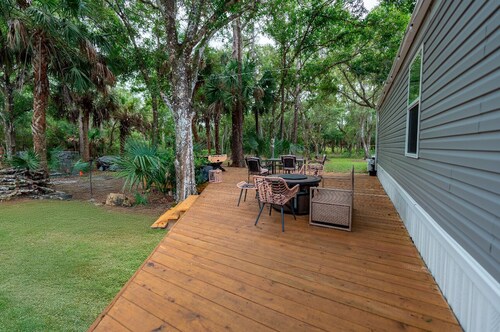 Charming retreat with fire pit, games, and space for up to 5 guests. Book today.