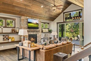 Smart TV, chimenea, videojuegos y tenis de mesa 