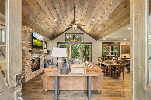 Smart TV, fireplace, video games, table tennis