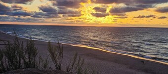 Cozy Retreat w/Hot tub Indiana dunes Beaches Trails