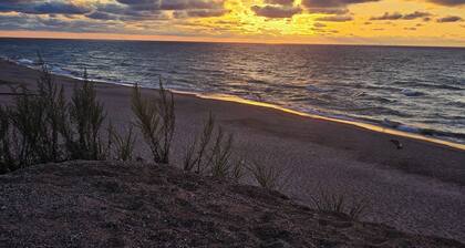 Cozy Retreat w/Hot tub Indiana dunes Beaches Trails