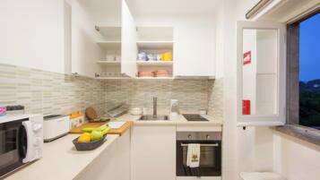 Family Apartment | Dapur peribadi | Pembancuh kopi espreso, cerek elektrik