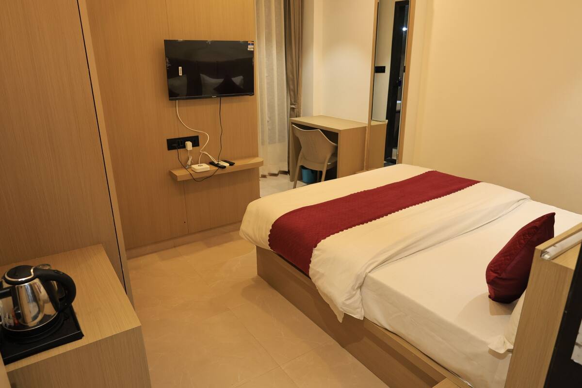 Standard Room, City View | Desk, laptop workspace, free WiFi, wheelchair access