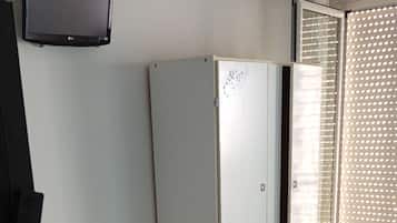 Basic Quadruple Room | In-room safe, bed sheets