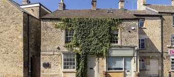 Stylish and sophisticated holiday apartment - Flat 2 Martins House