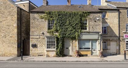 Stylish and sophisticated holiday apartment - Flat 2 Martins House