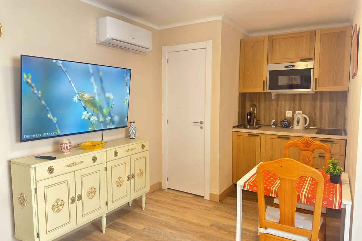 Basic Studio | Living area