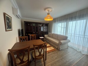 Apartamento clássico | Área de estar | TV