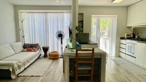 A modern apartment with a living room, dining area, and kitchen. - CASA EVA - MAS PINELL (Torroella de Montgri)
