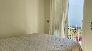 3 bedrooms, bed sheets