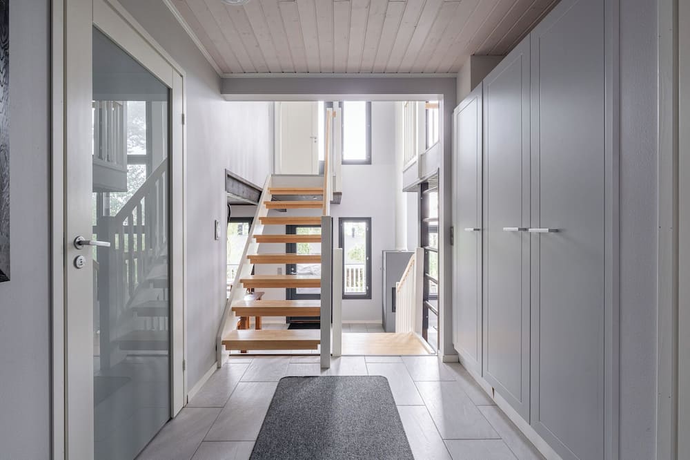 Peaceful 2BR Getaway Cabin at Riihivuori — other in 7 Riihipolku, Muurame, 40950, Finland