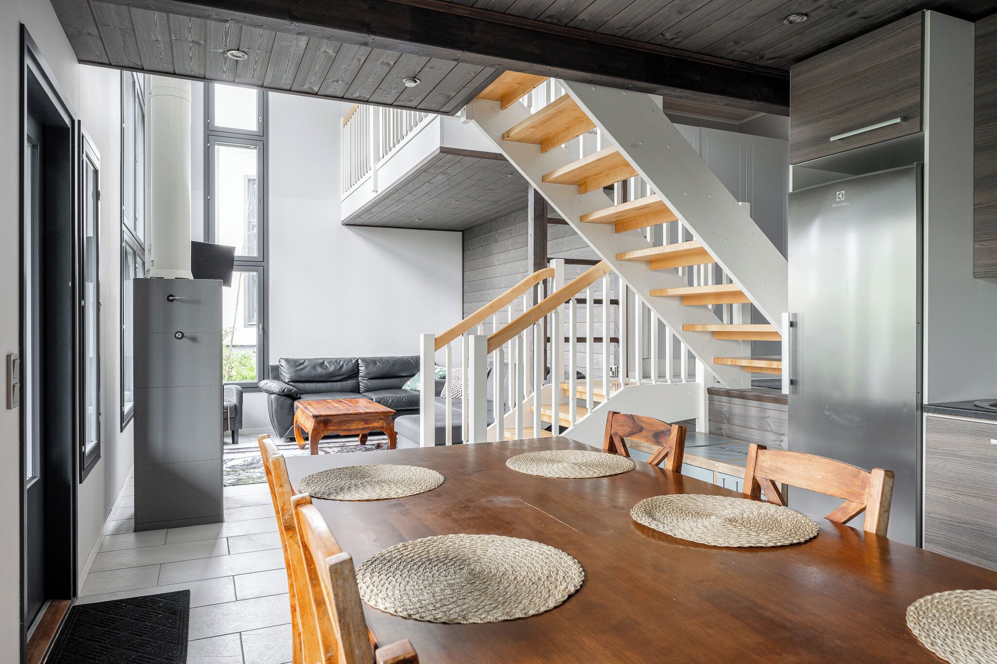 Toetasjesleilighet – superior, flere senger, kjæledyr tillatt, utsikt mot innsjø | Eget kjøkken | Kjøleskap, mikrobølgeovn, ovn og kokeplater